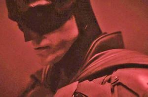 'The Batman' Leaked Set Photos Reveal Full Look At Robert Pattinson's ...